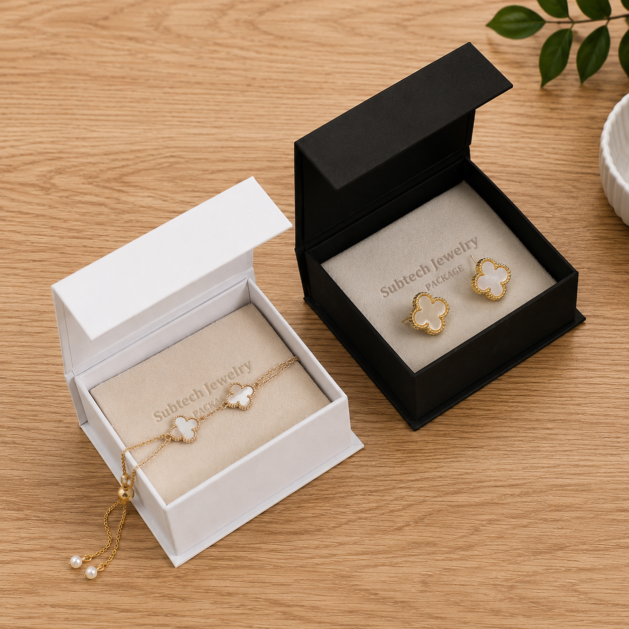 100pcs Custom Magnetic Jewellry Storage Box, 9*9*3.5cm Flip Box with Sponge, Logo Hot Stamping