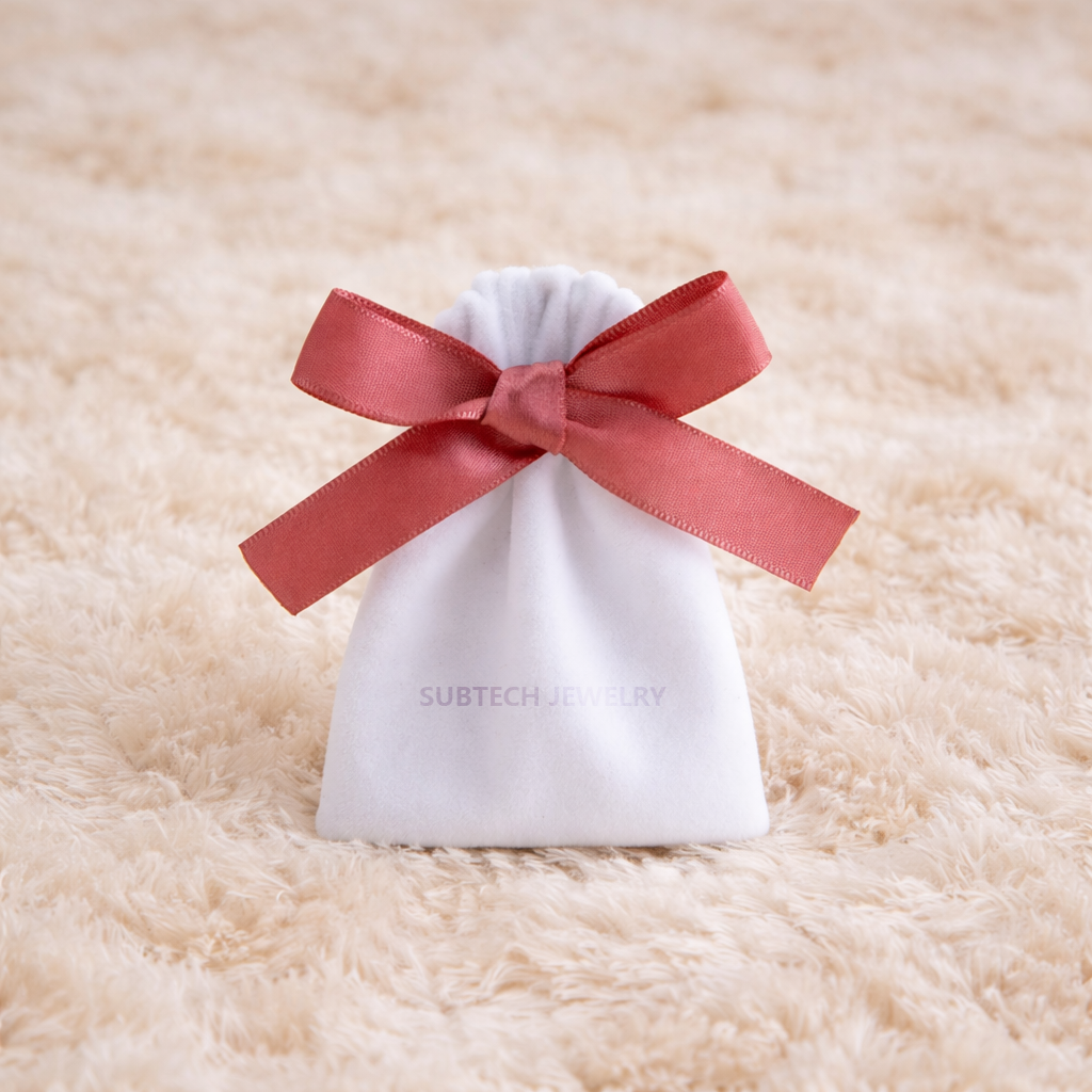 100pcs Custom Wholesale Velvet Fabric Jewelry Pouch, Cute Flannel Storage Bags with Ribbon, High Quality