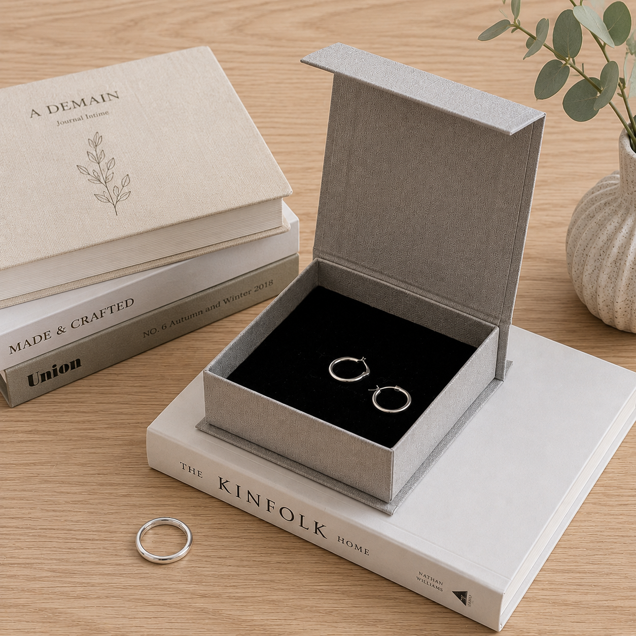 100pcs Custom Magnetic Jewellry Storage Box, 9*9*3.5cm Flip Box with Sponge, Logo Hot Stamping