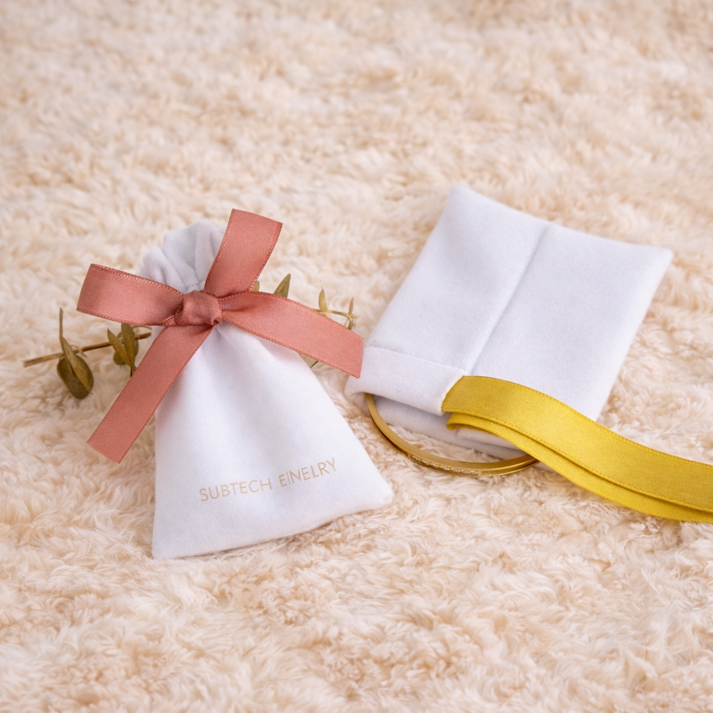 100pcs Custom Wholesale Velvet Fabric Jewelry Pouch, Cute Flannel Storage Bags with Ribbon, High Quality